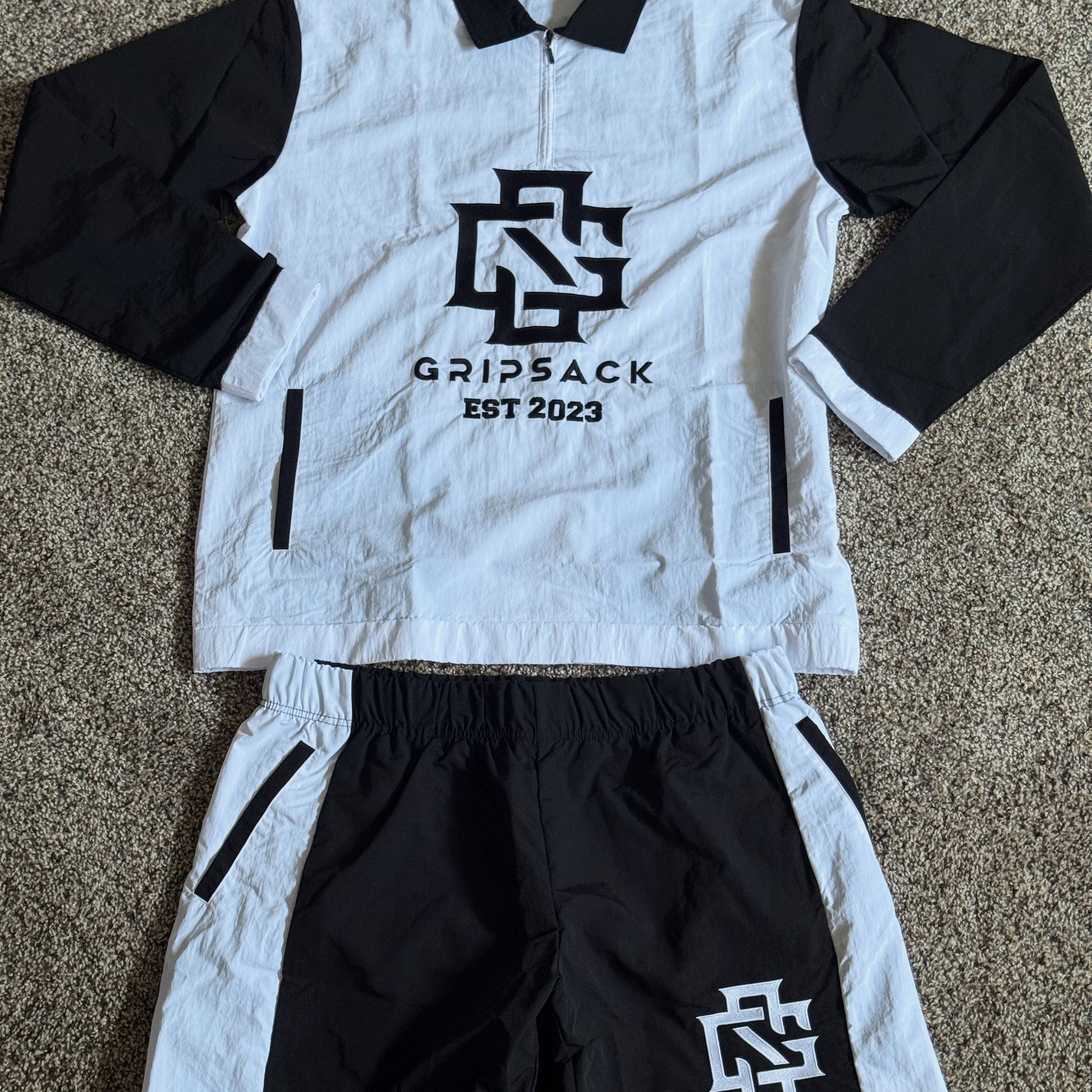GripSack windbreaker short set